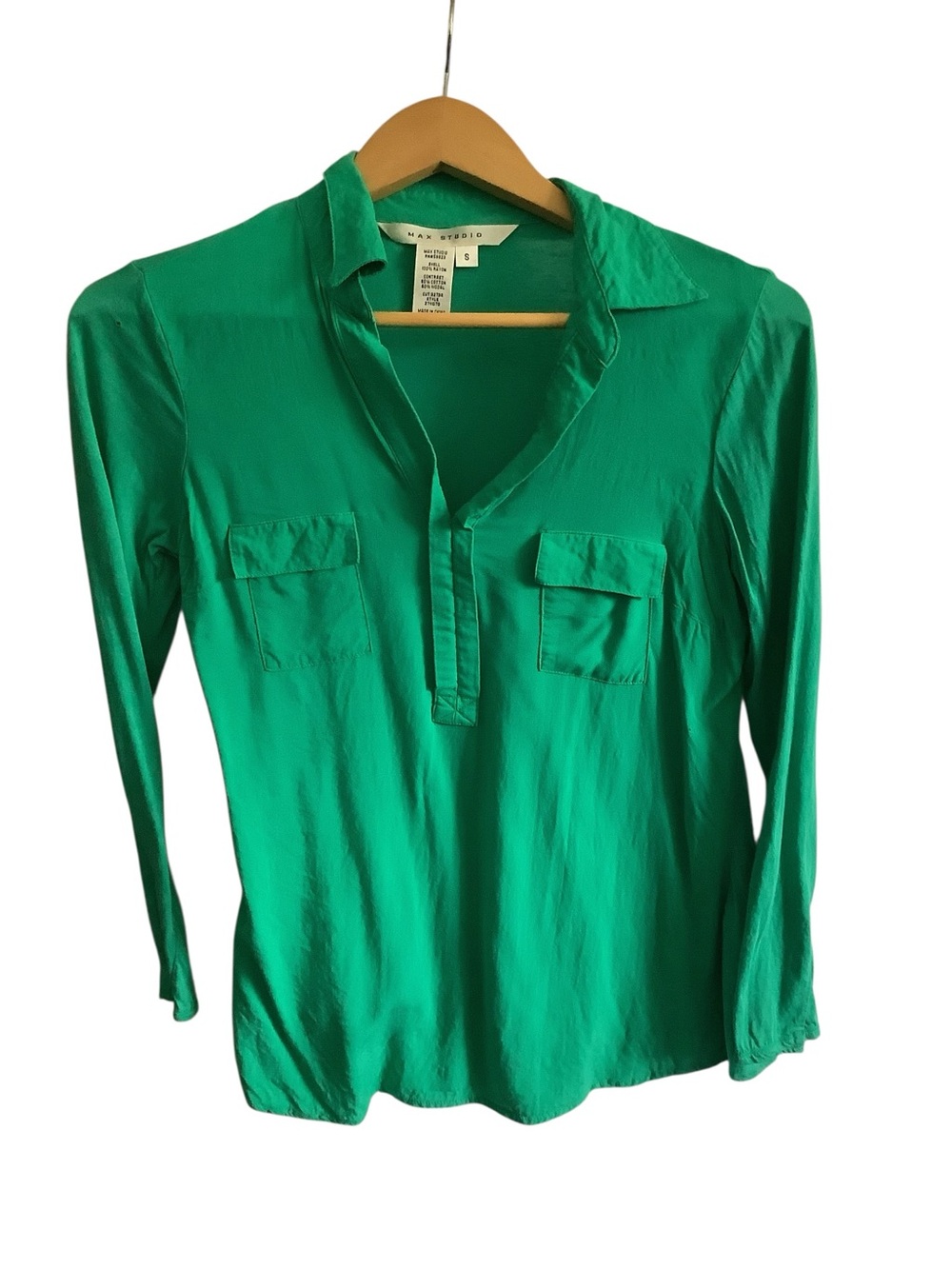Small Long Sleeve Green Max Studio Top Small Hole